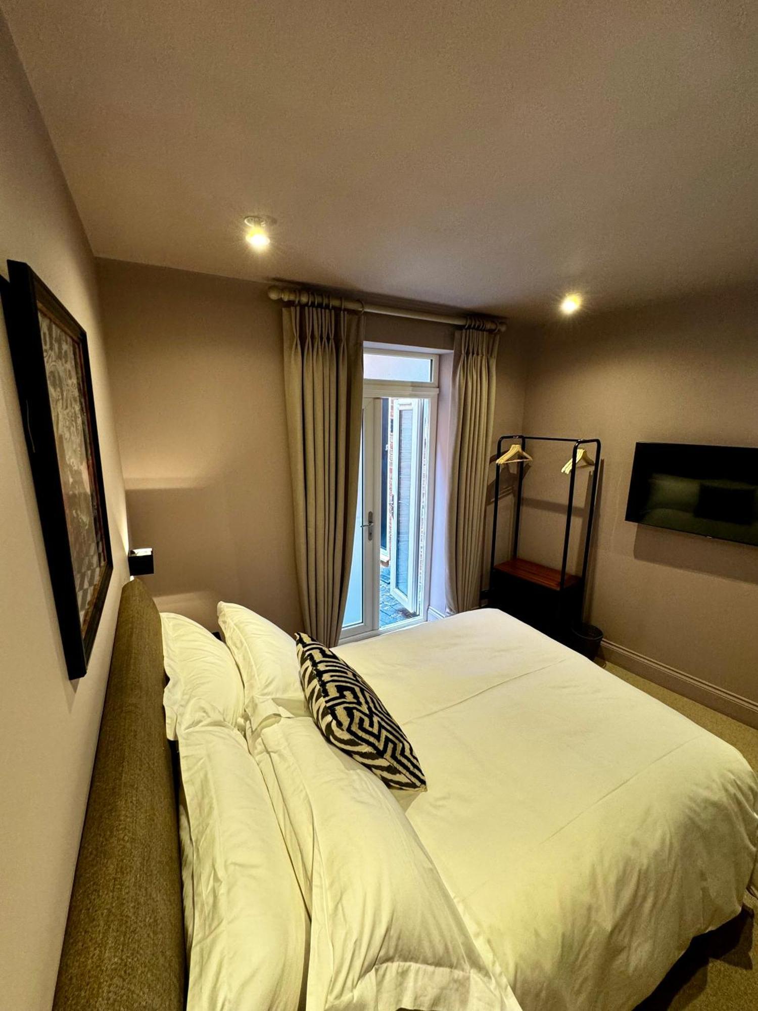 Macbeths Corner High End Luxury Apartment In Centre With Parking ストラットフォード＝アポン＝エイボン エクステリア 写真